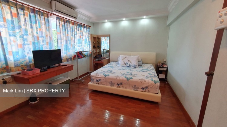 Blk 327 Jurong East Street 31 (Jurong East), HDB Executive #204267431